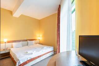 Отель Hotel Juli Солнечный Берег Улучшенный номер с кроватью размера «king-size»-2